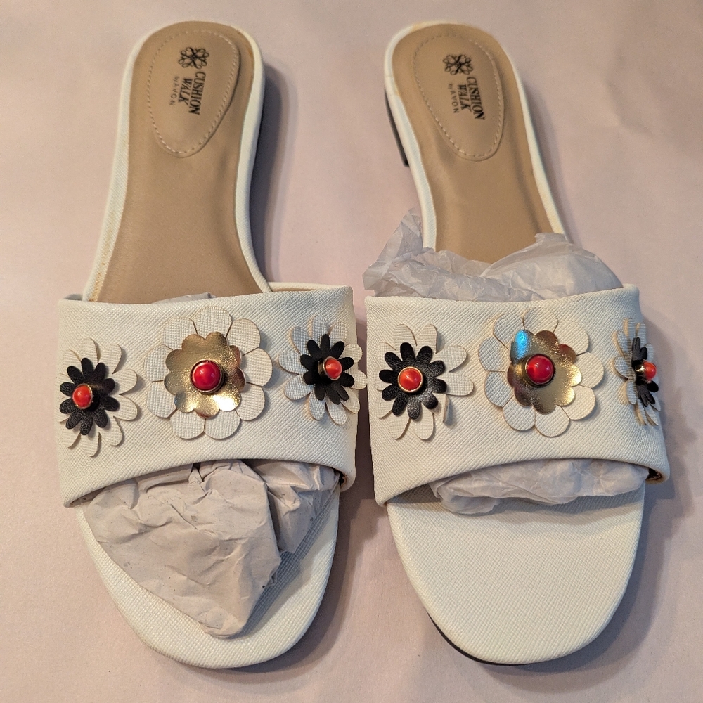 Avon Cushion Walk Women's 9 White Floral Embellished Slide Sandals New